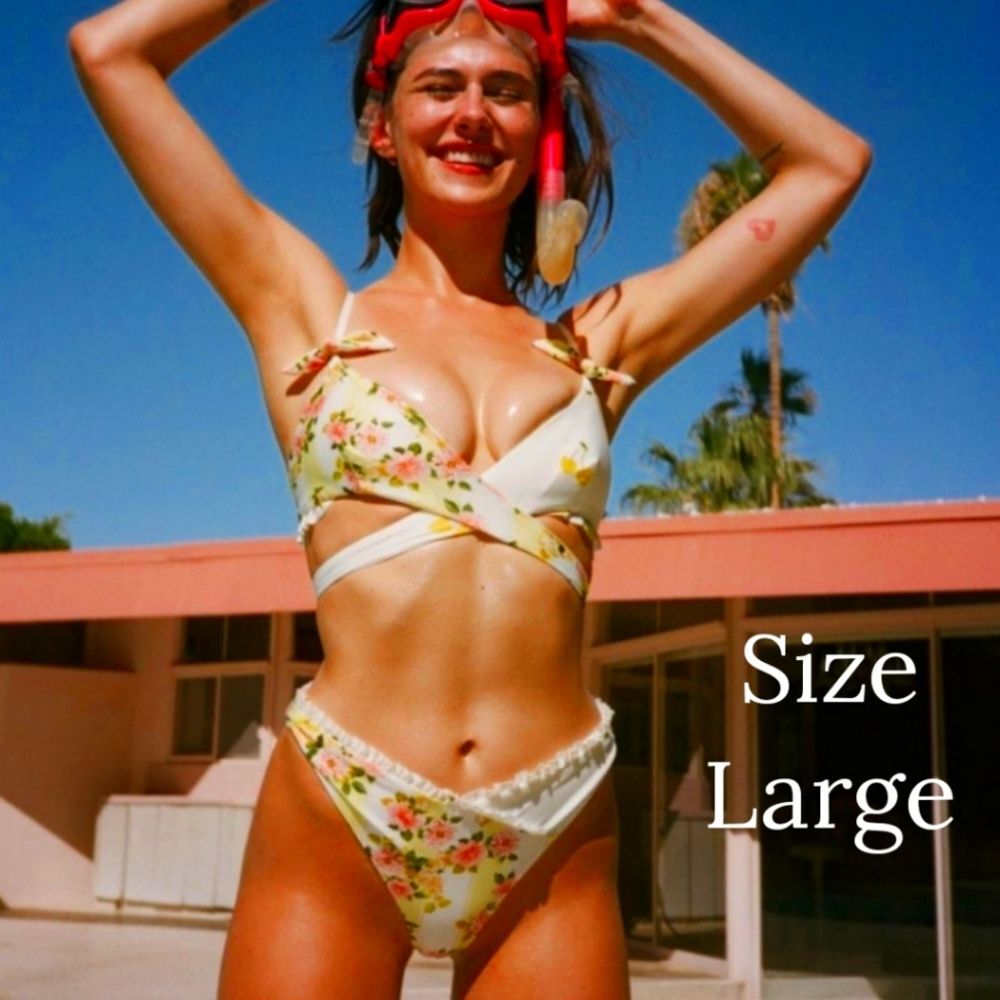 For Love and Lemons Nashville bikini top Size Large floral ruffle